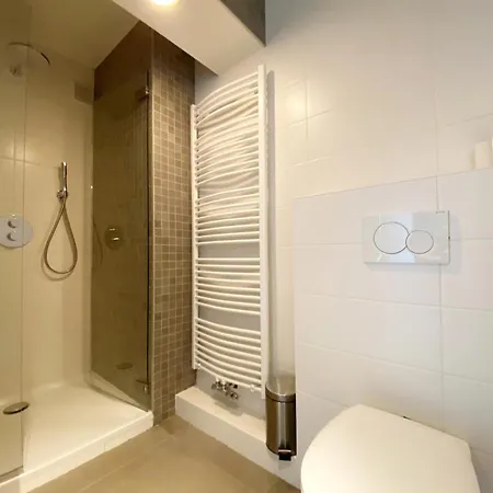 Ocean View Coastal Escape, Cleaning Included 아파트